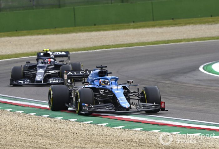 Fernando Alonso, Alpine A521, Pierre Gasly, AlphaTauri AT02