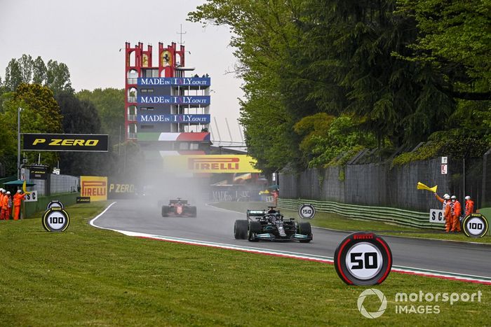 Lewis Hamilton, Mercedes W12, Charles Leclerc, Ferrari SF21