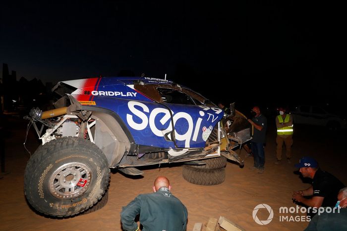 Reparaciones en el coche accidentado de Sara Price, Segi TV Chip Ganassi Racing