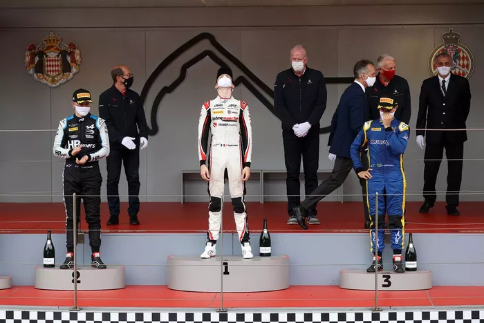 Podio: Ganador de la carrera Theo Pourchaire, ART Grand Prix, segundo lugar Oscar Piastri, Prema Racing, tercer lugar Felipe Drugovich, Uni-Virtuosi