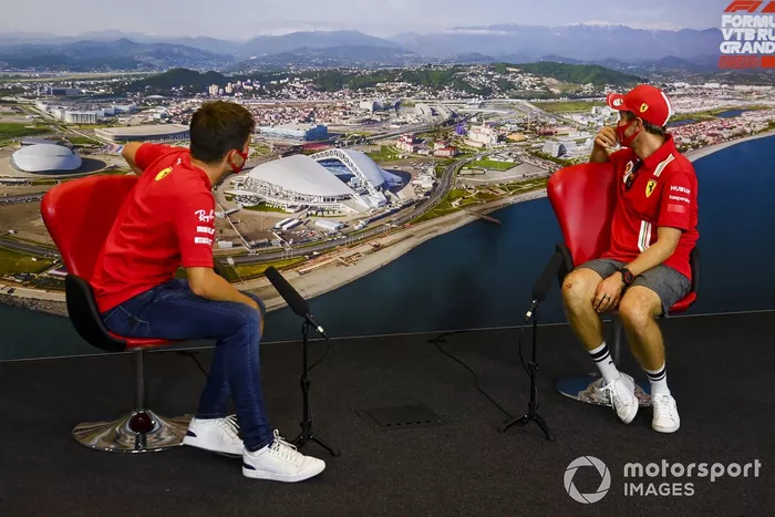 Charles Leclerc, Ferrari y Sebastian Vettel, Ferrari en la conferencia de prensa