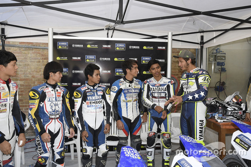 Valentino Rossi and the participants of the Yamaha VR46 Master Camp