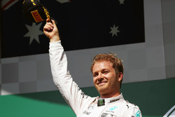 Podio: Ganador de la carrera Nico Rosberg, Mercedes AMG F1 celebra