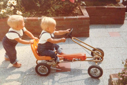 Jeugdfoto's Tim en Tom Coronel