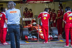 Sebastian Vettel, Ferrari SF15-T, mit Pirelli-Reifen für 2017