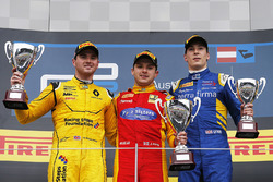 Podium : le vainqueur Jordan King, Racing Engineering, le deuxième, Oliver Rowland, MP Motorsport, le troisième, Alex Lynn, DAMS
