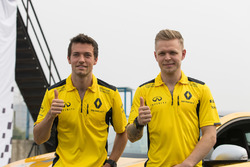 Jolyon Palmer and Kevin Magnussen, Renault Sport F1 Team