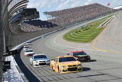 Ryan Newman, Richard Childress Racing Chevrolet, Erik Jones, Furniture Row Racing Toyota, Michael Mc