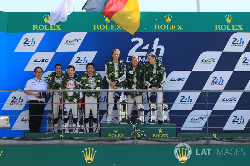 Podium LMP1 : les vainqueurs Timo Bernhard, Earl Bamber, Brendon Hartley, Porsche Team, les deuxièmes, Sébastien Buemi, Anthony Davidson, Kazuki Nakajima, Toyota Gazoo Racing