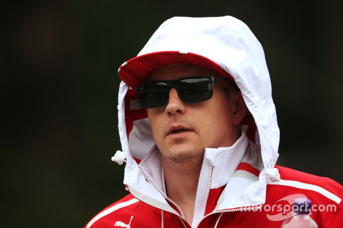 Kimi Raikkonen deu mostras do clima entre os pilotos.