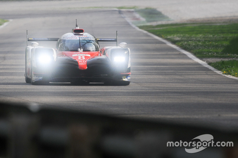 #8 Toyota Gazoo Racing Toyota TS050 Hybrid: Anthony Davidson, Nicolas Lapierre, Kazuki Nakajima