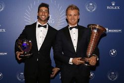 World Champion Nico Rosberg, Mercedes AMG F1, Daniel Ricciardo, Red Bull Racing