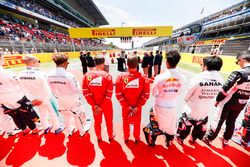 Pilotos en el himno nacional