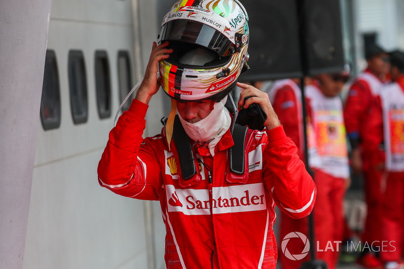 O australiano segurou Vettel, que teve que se conformar com o quarto lugar.