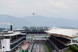 A jet flies over the pit straight ahead of the start