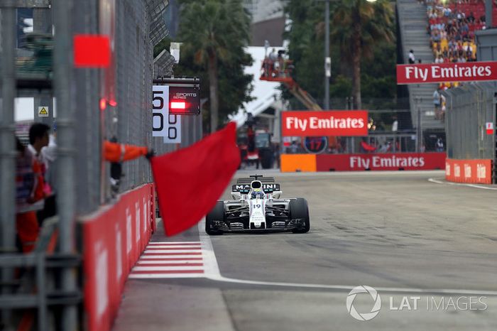 Mas logo no início, Felipe Massa encontrou o muro e não teve condições de avançar quando retornou à pista. O brasileiro vai largar em 17º.