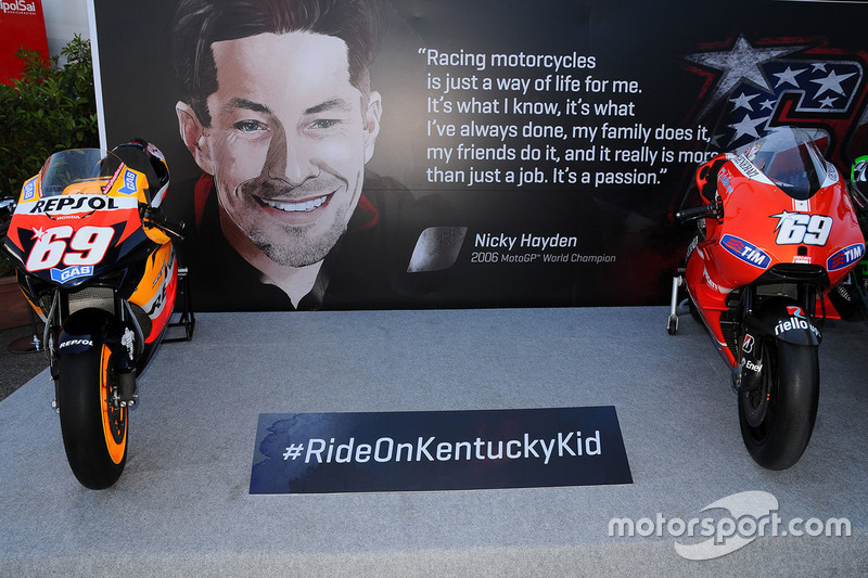 Nicky Hayden tribute with all bikes