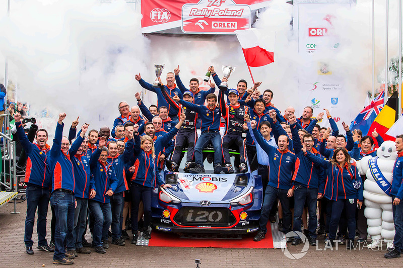 Yarış galibi Thierry Neuville, Nicolas Gilsoul, Hyundai Motorsport