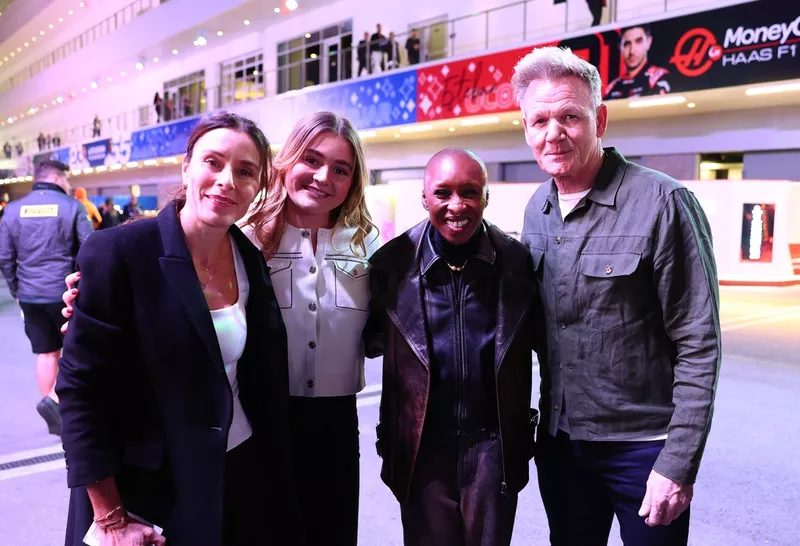 Cynthia Erivo se reúne con Gordon Ramsay y Tana Ramsay en el Paddock 