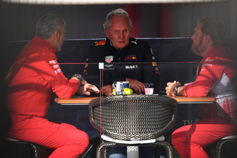 Maurizio Arrivabene, Ferrari Team Principal, Dr Helmut Marko, Red Bull Motorsport Consultant and Gino Rosato, Ferrari