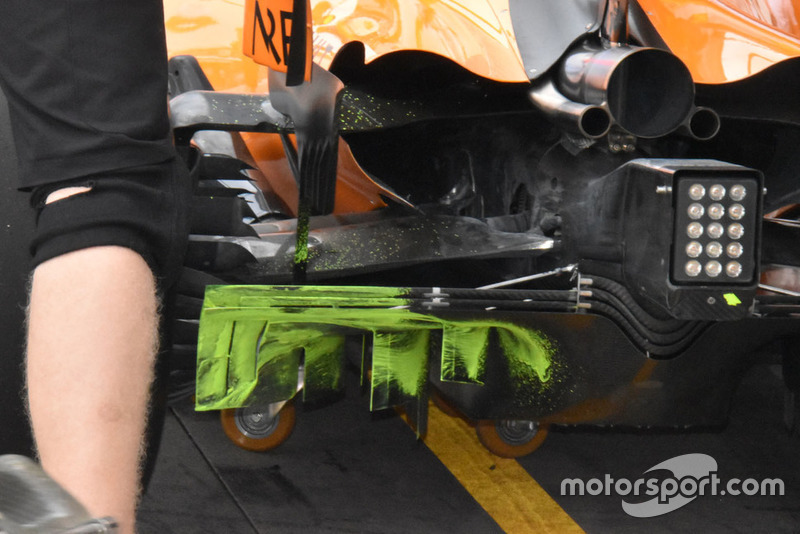 McLaren rear diffuser and flo-vis technical detail