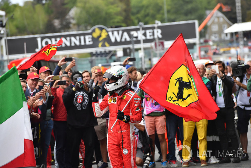 Yarış galibi Sebastian Vettel, Ferrari, parc ferme