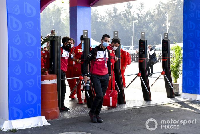 Llegan los mecánicos de Alfa Romeo