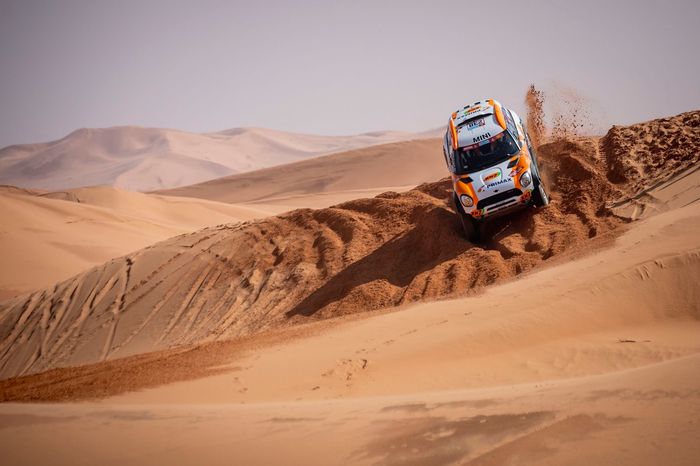 #238 X-Raid Mini John Cooper Works Rally Mini: Laia Sanz, Maurizio Gerini