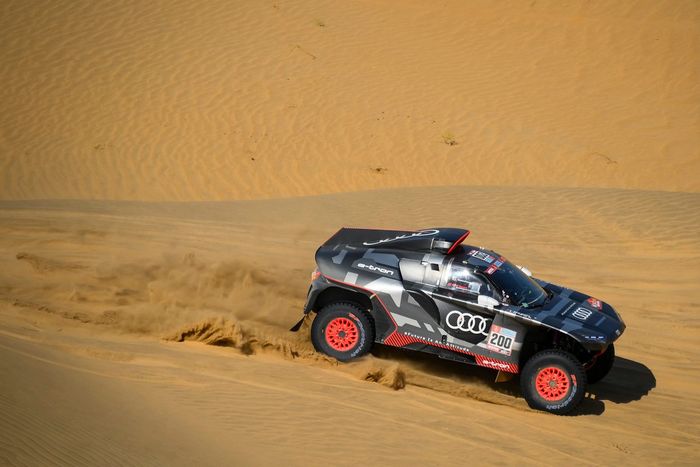 #200 Team Audi Sport Audi: Stéphane Peterhansel, Edouard Boulanger