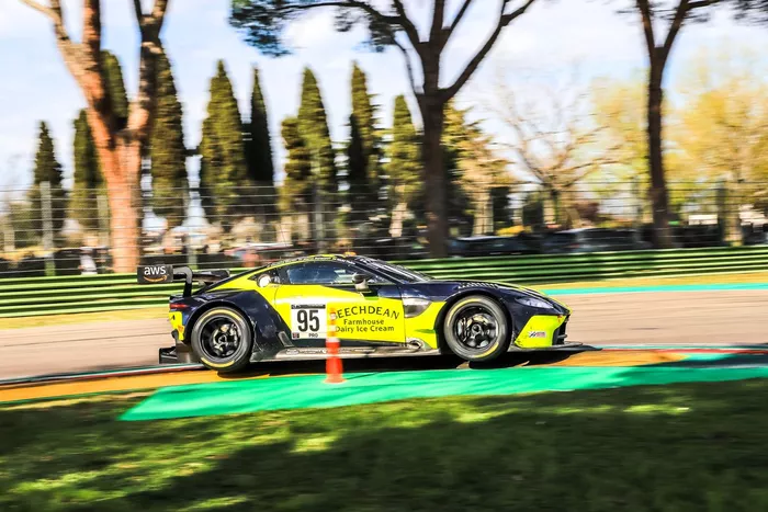 #95 Beechdean AMR Aston Martin Vantage AMR GT3: Maxime Martin, Marco Sorensen, Nicki Thiim