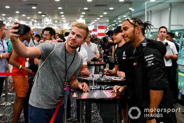 Lewis Hamilton, Mercedes AMG F1 takes a selfie with a fan 