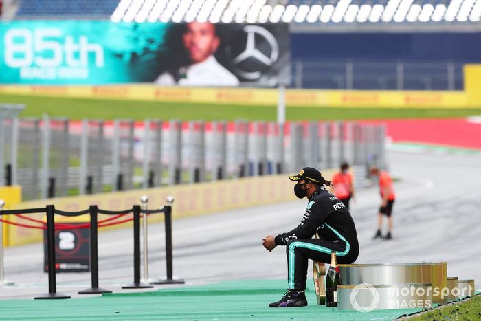 Podio: ganador de la carrera Lewis Hamilton, Mercedes-AMG Petronas F1