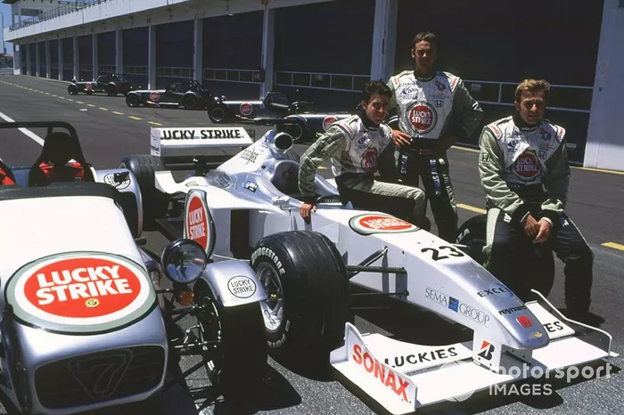 2000: Ricardo Zonta, Darren Manning e Patrick Lemarie, BAR Honda BAR 002