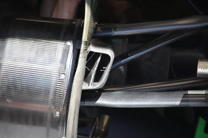 Mercedes W15 detalle frontal