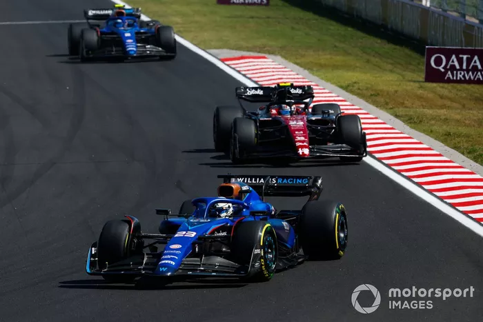 Alex Albon, Williams FW45, Zhou Guanyu, Alfa Romeo C43, Logan Sargeant, Williams FW45