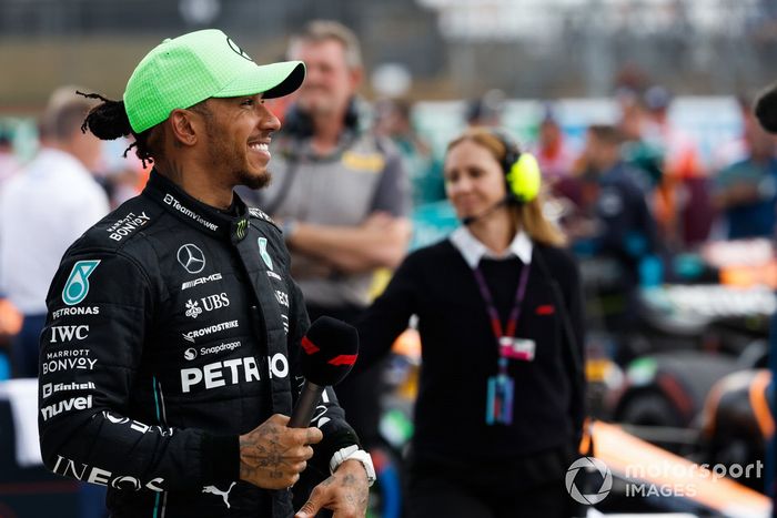 Lewis Hamilton, Mercedes-AMG, 3ª posición, es entrevistado en Parc Ferme