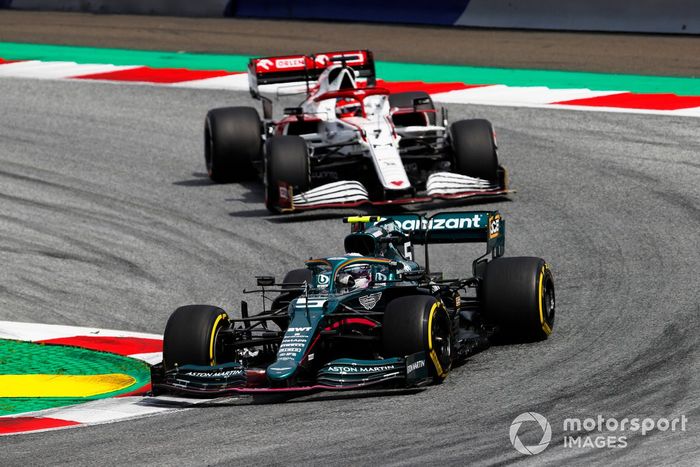 Sebastian Vettel, Aston Martin AMR21, Kimi Raikkonen, Alfa Romeo Racing C41