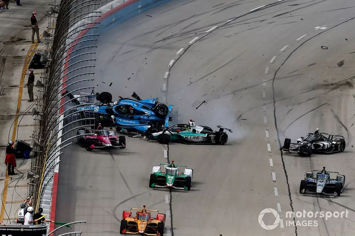 Choque al inicio de la carrera
