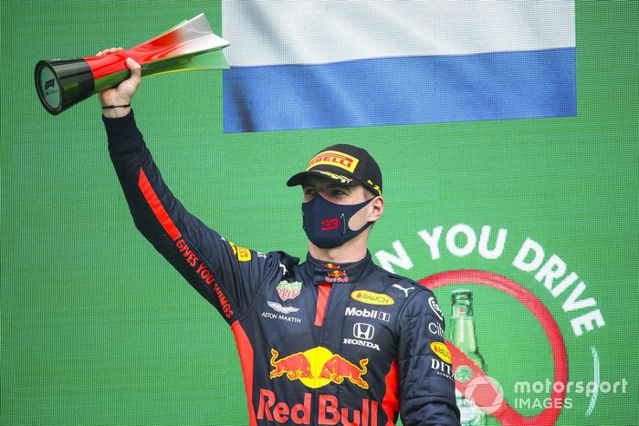 Podio: tercer lugar Max Verstappen, Red Bull Racing celebra