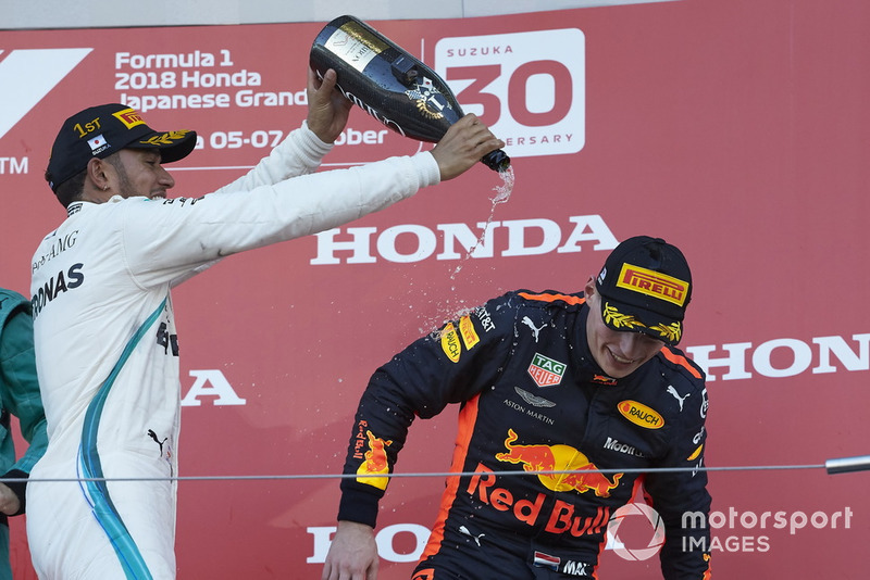 Podio: ganador de la carrera Lewis Hamilton, Mercedes AMG F1 y el tercer lugar Max Verstappen, Red Bull Racing