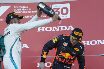Yarış galibi Lewis Hamilton, Mercedes AMG F1 ve Max Verstappen, Red Bull Racing