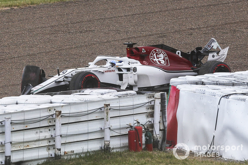 Marcus Ericsson, Sauber after crashing in Q1