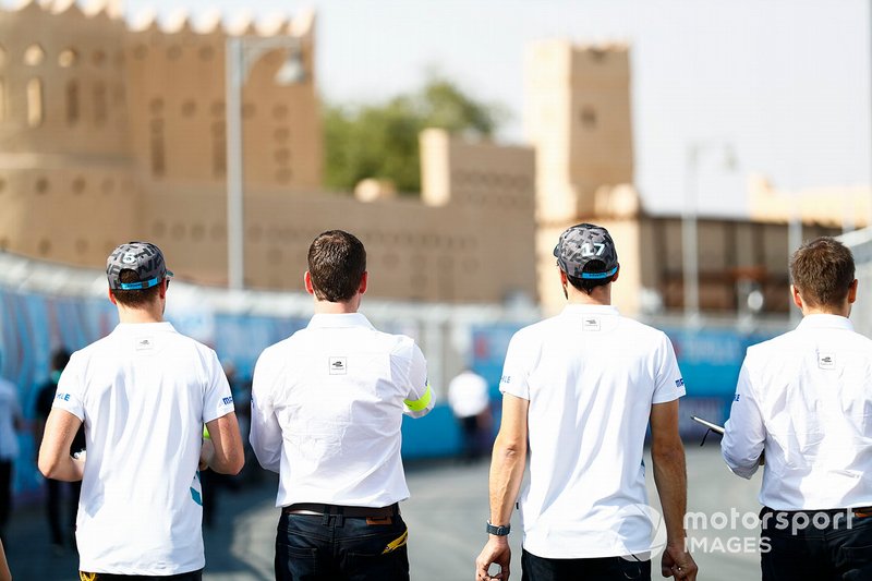 Stoffel Vandoorne, HWA Racelab, Gary Paffett, HWA Racelab