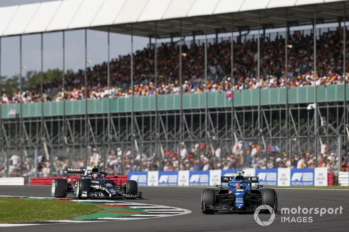 Esteban Ocon, Alpine A521, Pierre Gasly, AlphaTauri AT02
