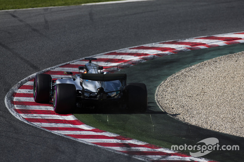 Lewis Hamilton, Mercedes AMG F1 W08, large sur un vibreur