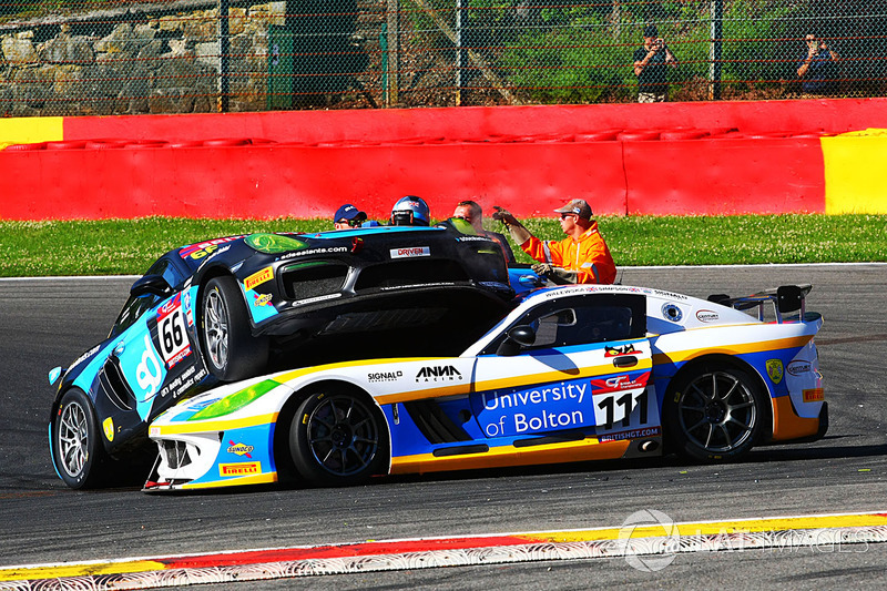 9. #111 Century Motorsport Ginetta G55 GT4: Anna Walewska, Mike Simpson, #66 Team Parker Porsche Cayman GT4: Nick Jones, Scott Malvern