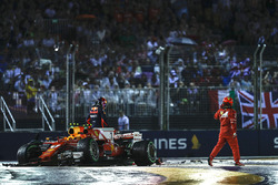 Кімі Райкконен, Ferrari SF70H, Макс Ферстаппен, Red Bull Racing RB13, після зіткнення