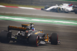 Джоліон Палмер, Renault Sport F1 Team RS17, Феліпе Масса, Williams FW40