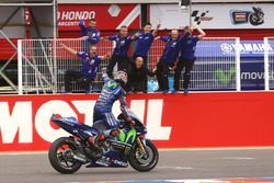 Подиум: победитель Маверик Виньялес, Yamaha Factory Racing