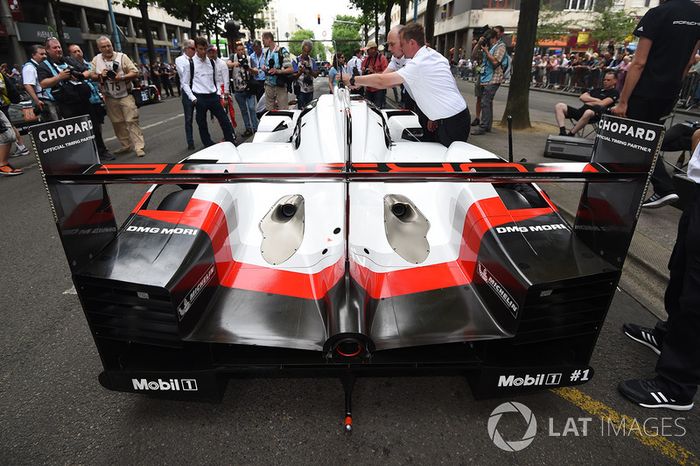 #1 Porsche Team Porsche 919 Hybrid: Neel Jani, Andre Lotterer, Nick Tandy